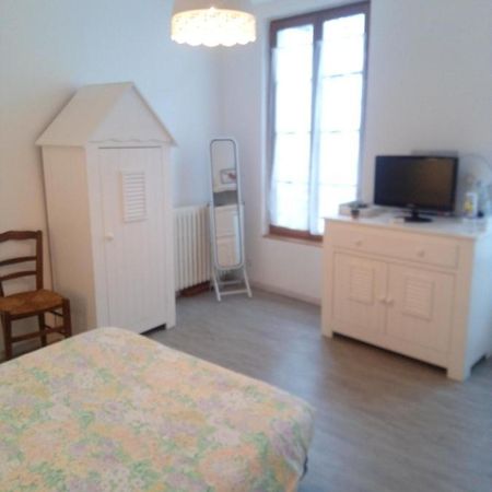 Vieux-Cognac, Chambre Avec Sa Salle De Bain Privative Bagian luar foto