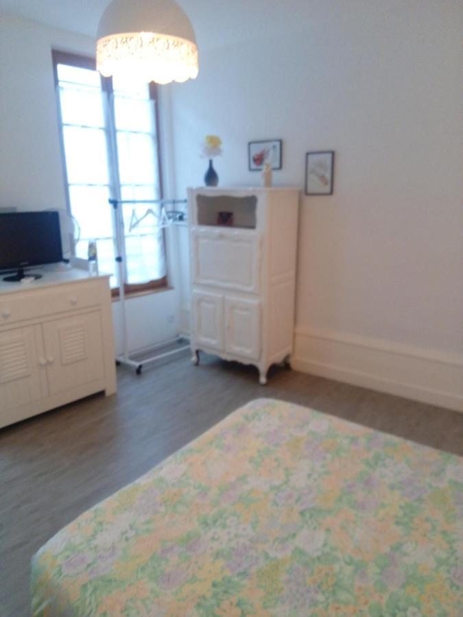 Vieux-Cognac, Chambre Avec Sa Salle De Bain Privative Bagian luar foto
