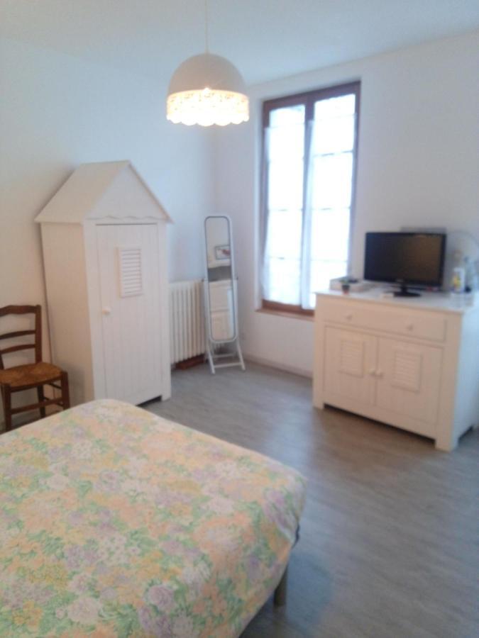 Vieux-Cognac, Chambre Avec Sa Salle De Bain Privative Bagian luar foto